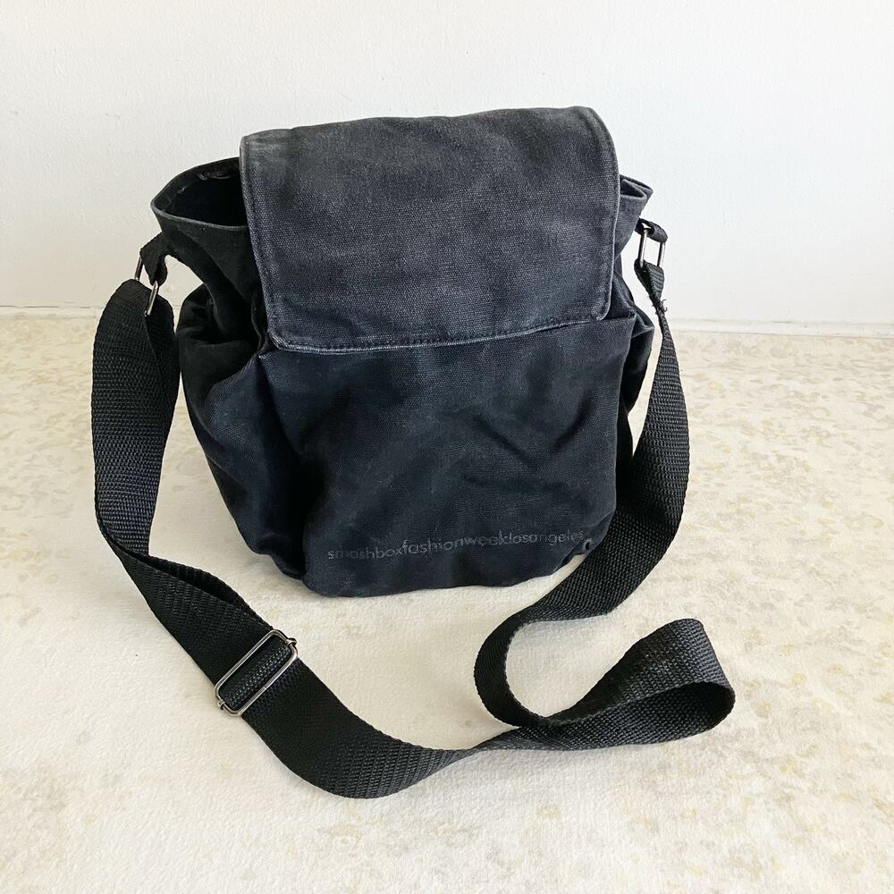 PLS READ Smashbox Fashion Week Los Angeles Crossbody Makeup Artist Bag Pockets